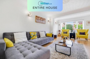 Luxury 5 BDR 2 BA House with Parking in Sandhurst By 360Stays